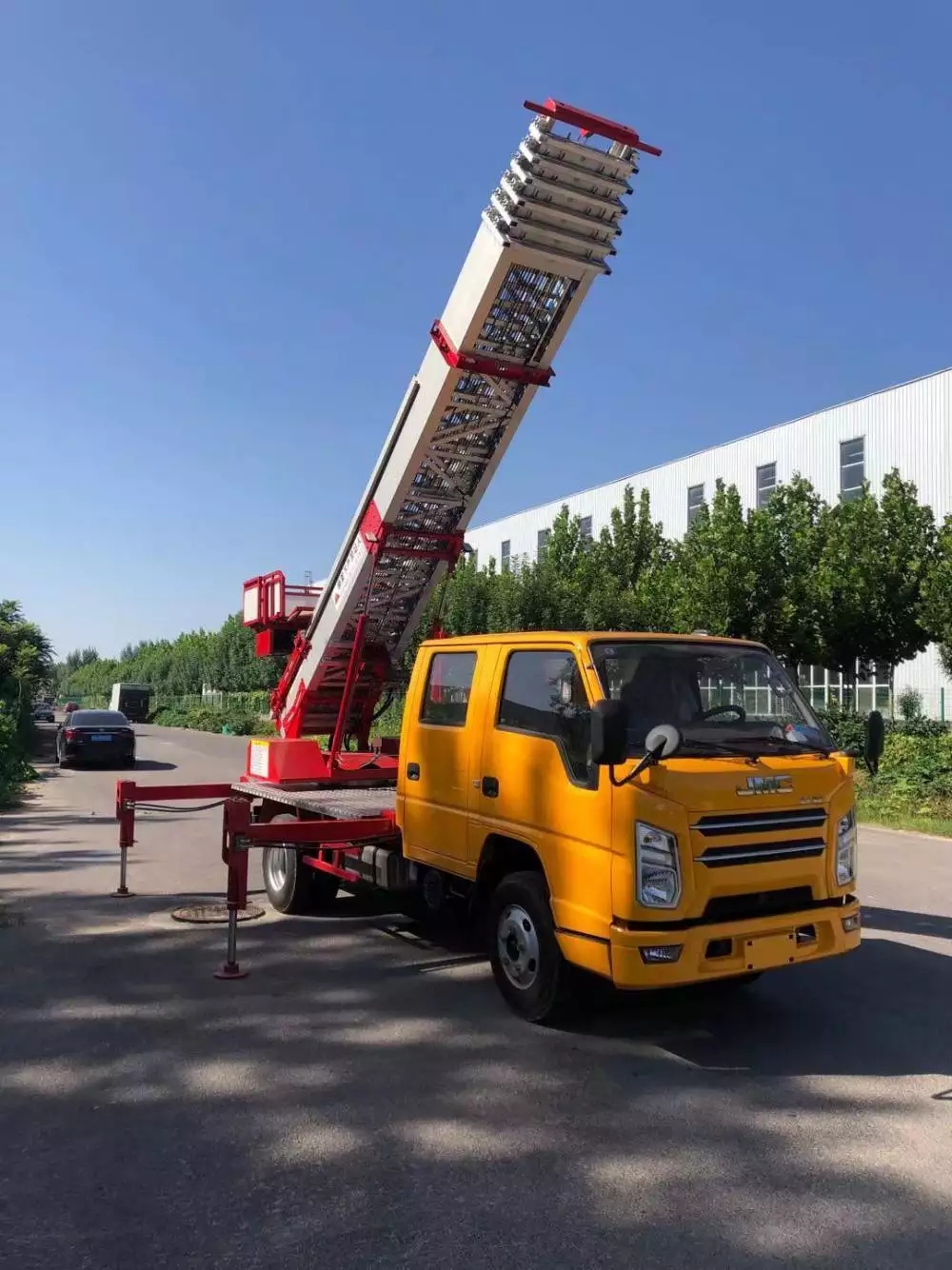 高埗镇附近的云梯车出租服务：轻松解决高空作业需求